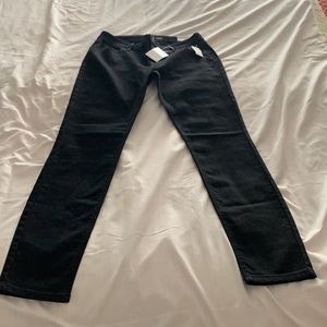 Old Navy Size 6 Black Super Skinny Mid-Rise Jeans.